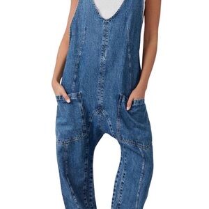 Free People High Roller denim overalls.Size small,like new condition.Super comfy
